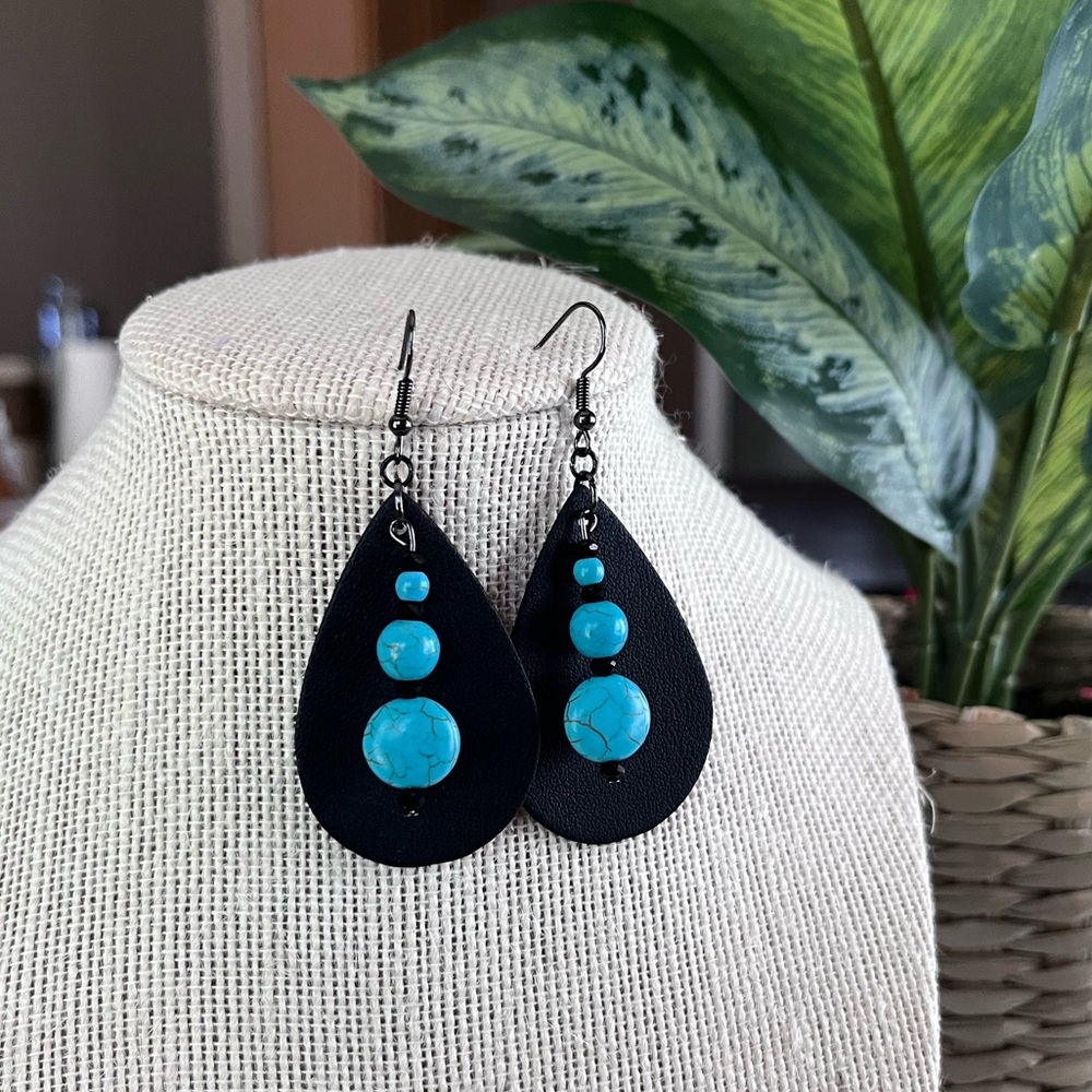 🖤💙Handmade Earrings 💙🖤 - Picture 7 of 12